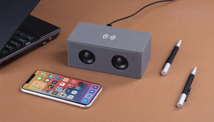 Bluetooth колонка с двумя динамиками (2х3Вт) и беспроводным зарядным устройством, переработанный пластик (RPET), серый