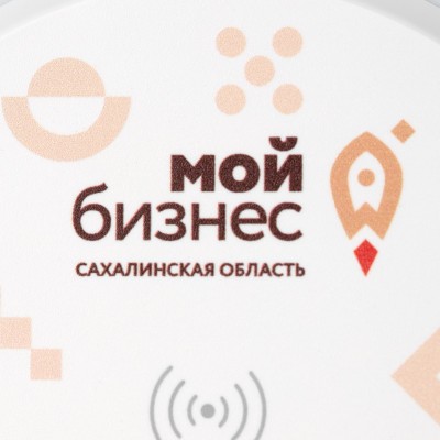 Лампа с колонкой и беспроводной зарядкой, белая