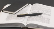 Ручка шариковая, покрытие soft touch, цвет черный с золотом