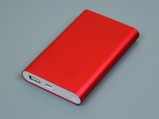 Универсальное зарядное устройство (8000mAh) красный