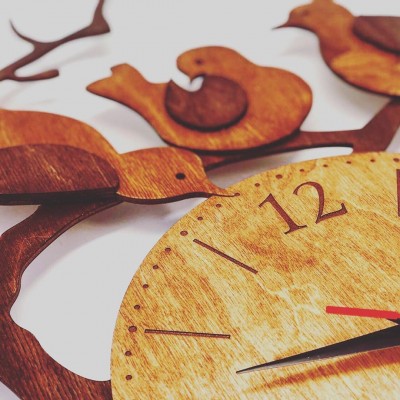 Часы настенные из дерева по индивидуальному дизайну "Птички"