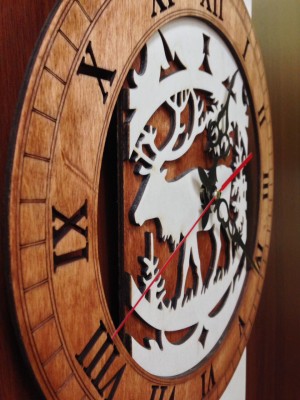 Часы настенные из дерева по индивидуальному дизайну "Олень"