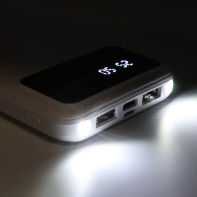 Внешний аккумулятор 10 000 mAh с фонариком, белый